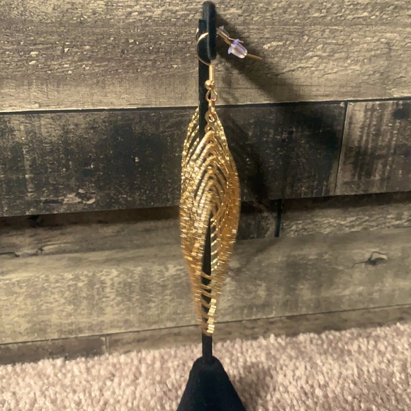 🌻2/$10.00🌻Multi-Layer Oval Hoop Earrings - Picture 2 of 3